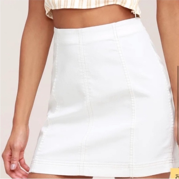 Free People Femme White Denim Mini Skirt Size 2 - Picture 3 of 9